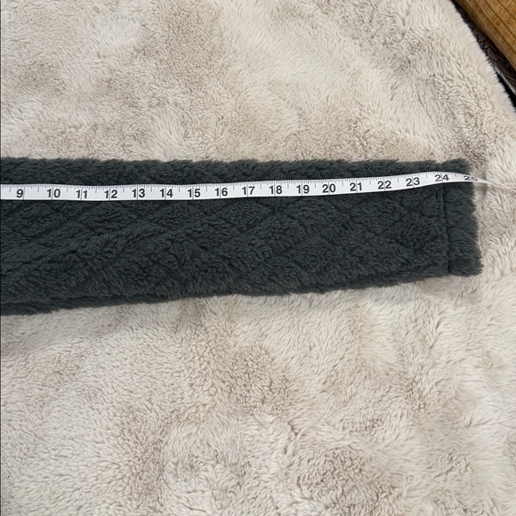 New, without tags ladies green Marmot jacket. - Picture 11 of 11